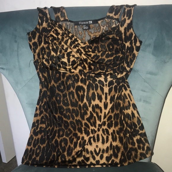 Forever 21 Tops - Forever 21 leopard print shirt